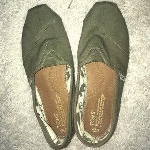 Olive green Toms